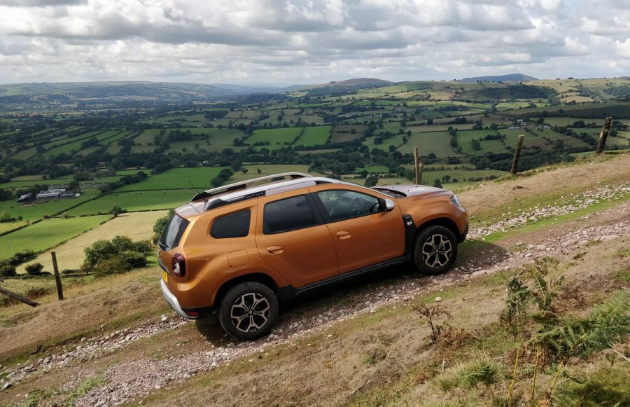 Рено дастер ближний. Dacia Duster 2018. Dacia Duster SUV. Renault Duster 2021 оранжевый. Новый Рено Дастер оранжевый.