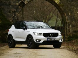 Volvo XC40 D4 Testi