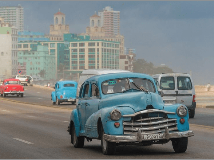 Kuba'da Eski Amerikan Arabalari