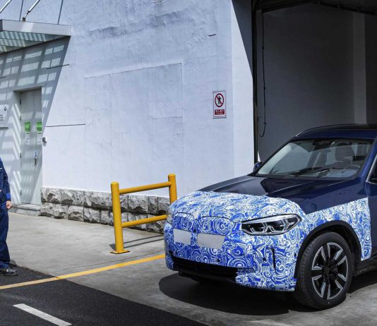 BMWS iX3