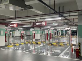 teslanın en büyük supercharger istasyonu