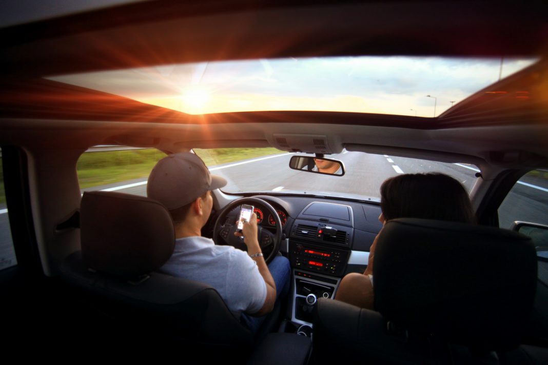 Sunroof tan Gelen Rüzgar Sesi