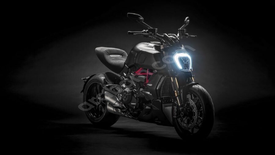 Siyah ve Sarı Karışımı 2022 Ducati Diavel 1260 S - arabam.com