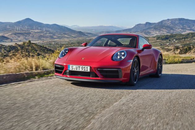 Porsche 911 GTS kırmızı