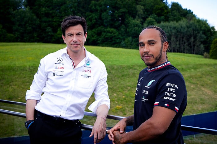 Mercedes ve Lewis Hamilton Vakıf Kuruyor