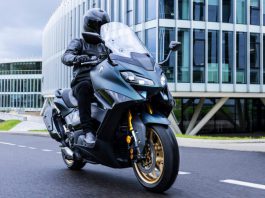 YAMAHA TMAX 560