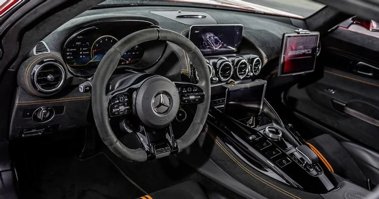 Mercedes AMG GT Black Serisi iç tasarım