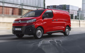 Citroën kampanya kırmızı jumper önden görünüm