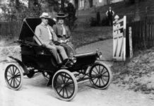 Arabayı kim icat etti?, Oldsmobile Curved Dash