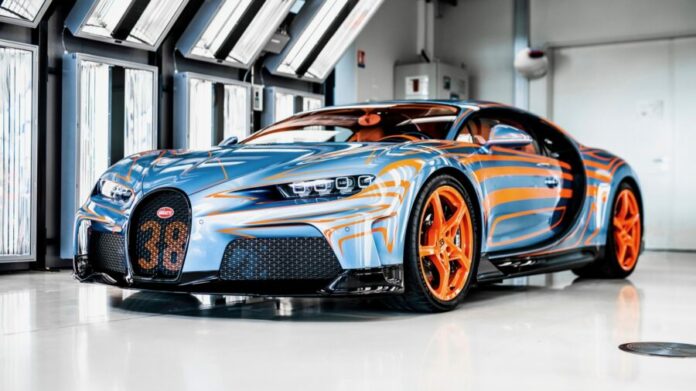 Bugatti Chiron Super Sport, önden görünüm, mavi ve turuncu renk