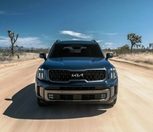 Kia Telluride 2023, mavi renk, önden görünüm