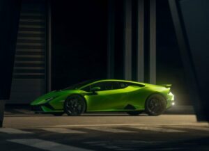 Lamborghini Huracan Tecnica, yeşil renk, yandan görünüm