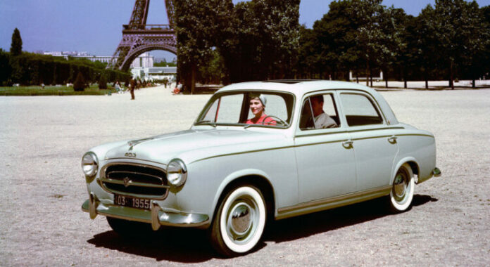 Peugeot, klasik model, gri renk, önden görünüm