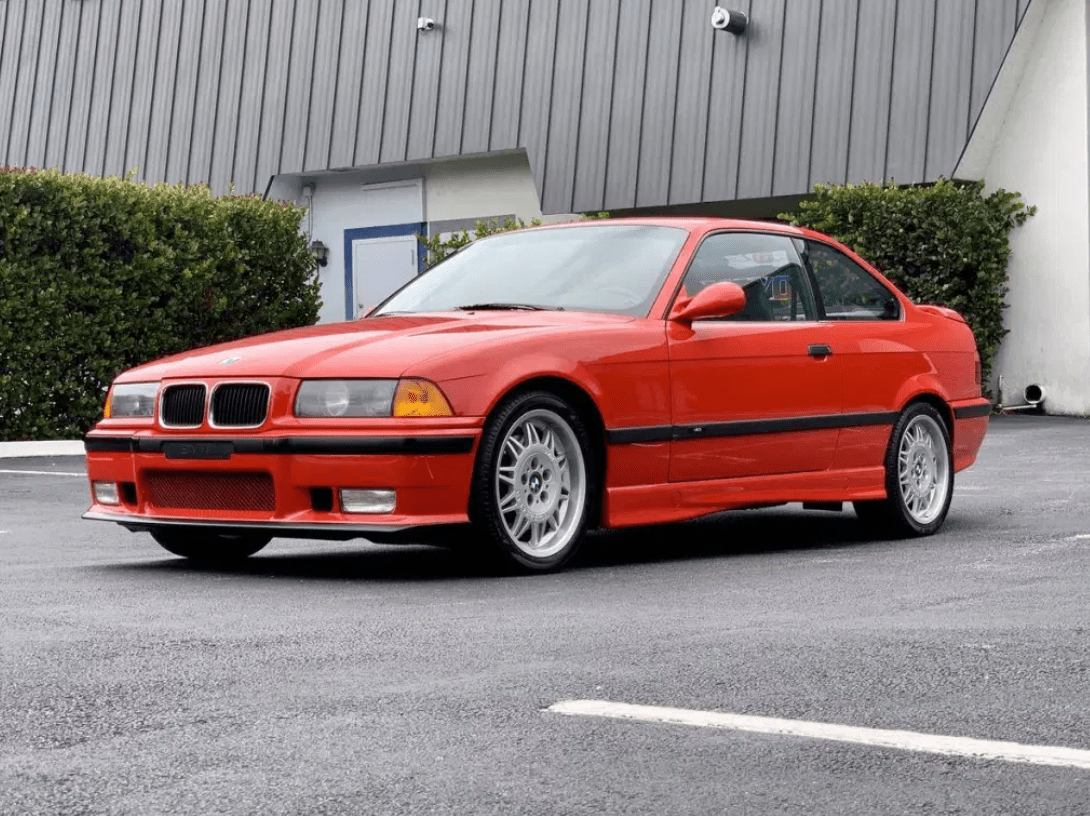 BMW E36 M3/1990 hızlı sedan otomobilleri