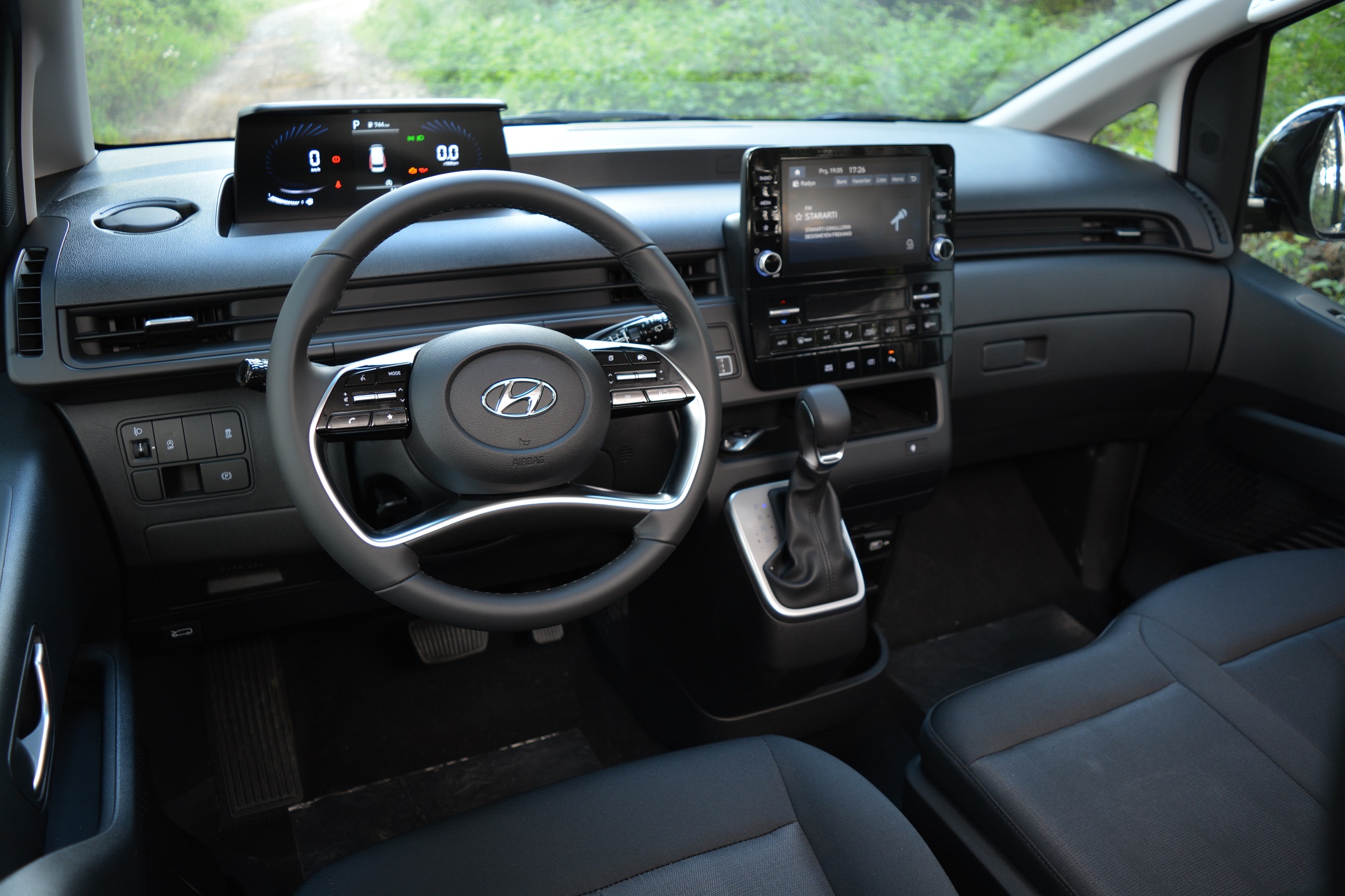 Hyundai Staria Test Sürüş İzlenimleri iç tasarım