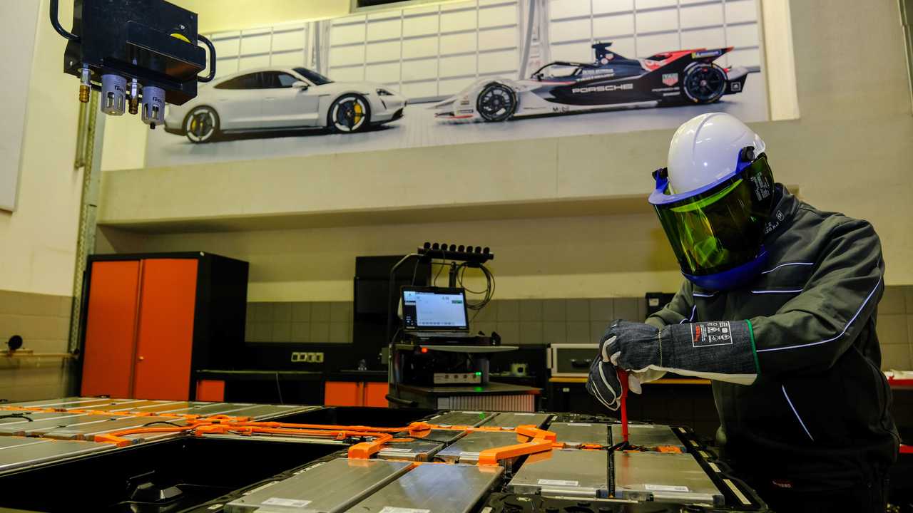 Porsche Batarya Onarım Merkezi