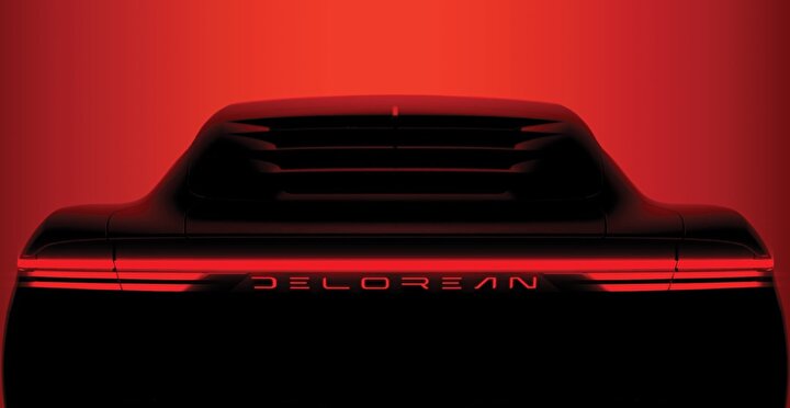 Geleceğe Dönüş Arabası Delorean Alpha 5, kırmızı renk, arkadan görünüm