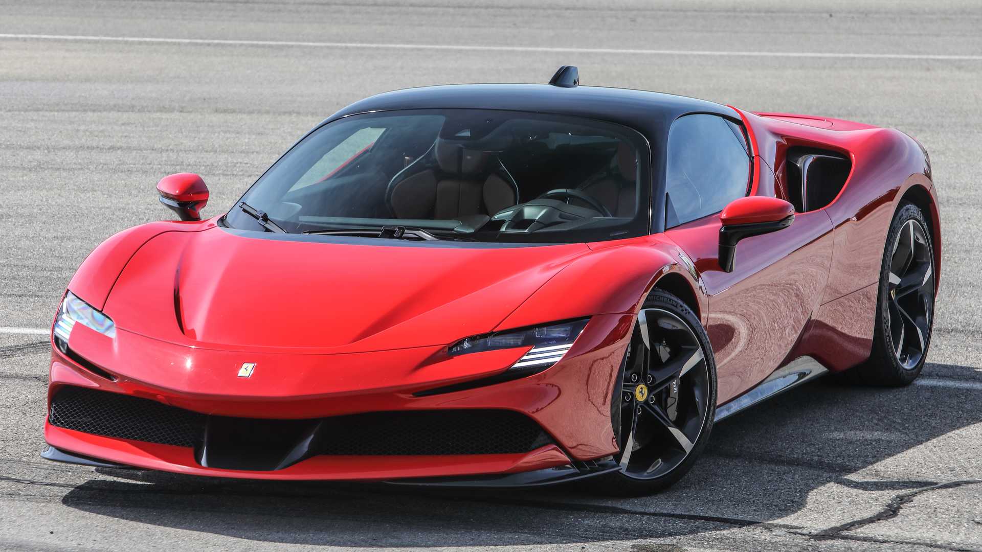 Ferrari'nin İlk Elektrikli Otomobili 2025'te Yollarda Olacak