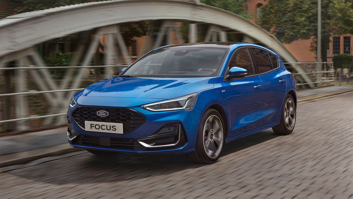 2022 Ford Focus, mavi renk, önden görünüm
