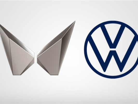 Volkswagen ve Mahindra logoları
