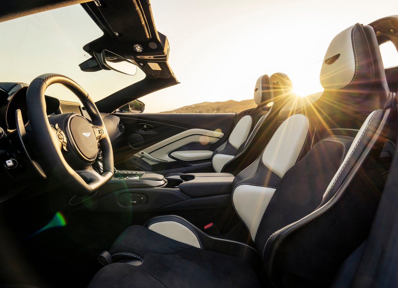 Aston Martin Vantage Roadster , iç mekan
