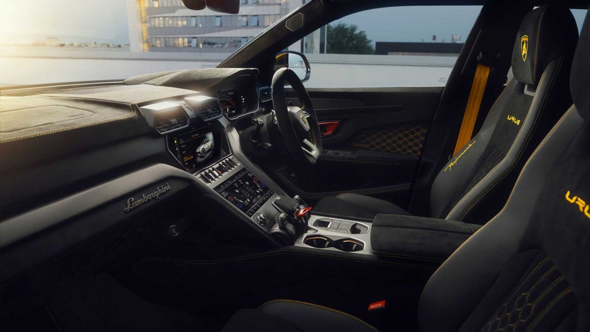 Lamborghini Urus Performante iç tasarım