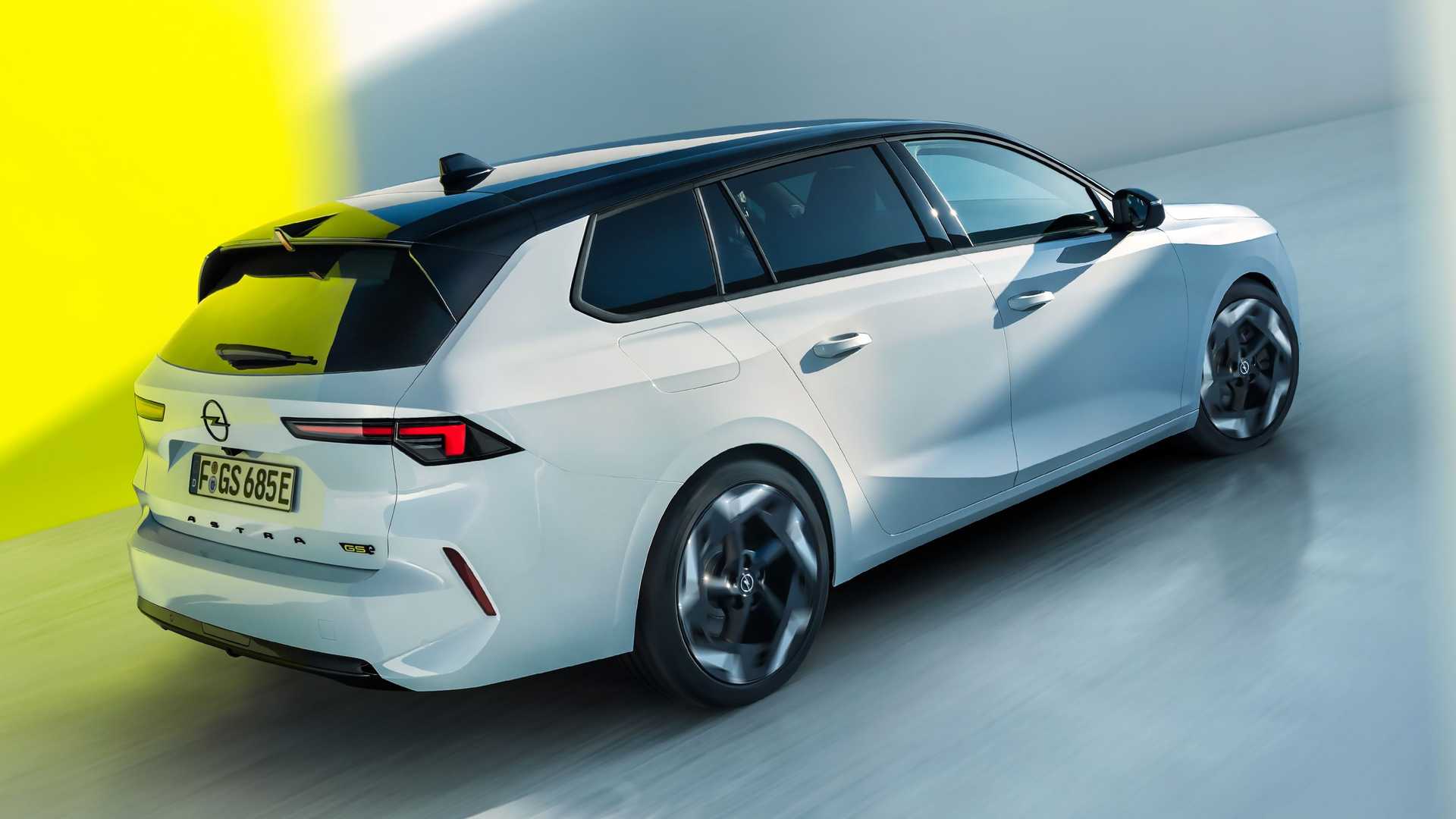 Opel Astra GSe arkadan görünüm