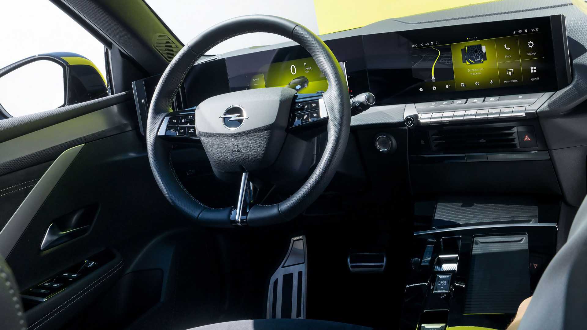 Opel Astra GSe iç kabin