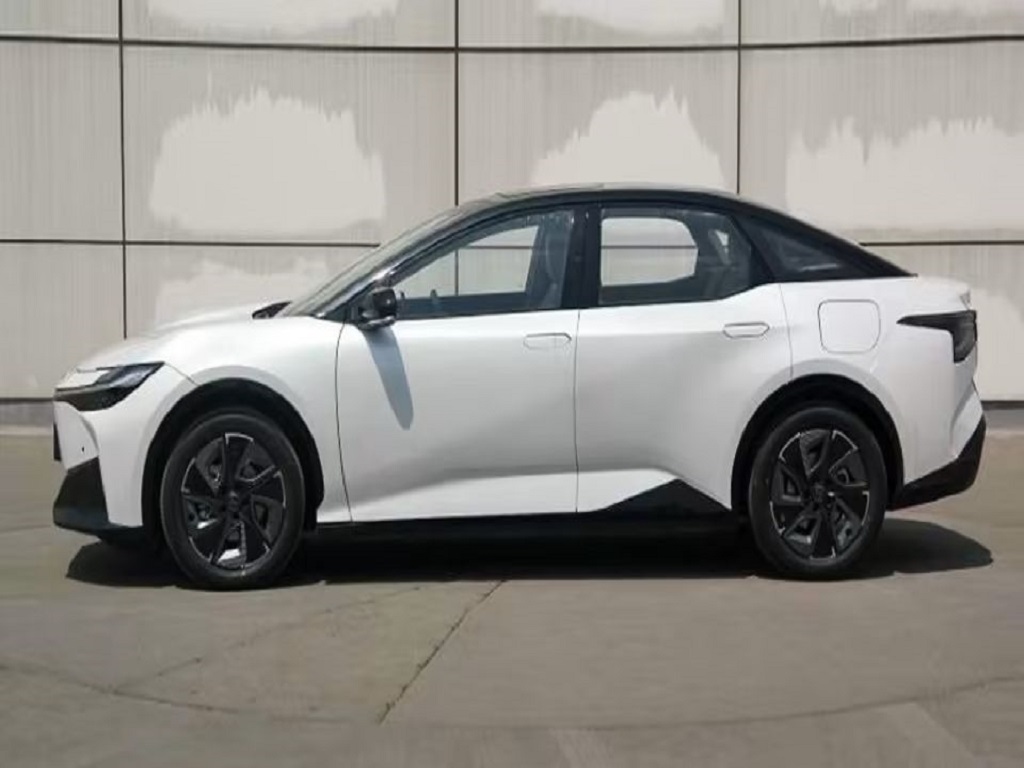 Toyota'nın Yeni elektrikli sedanı