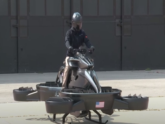 Dünyanın İlk Uçan Motosikleti ABD'de Sahnede