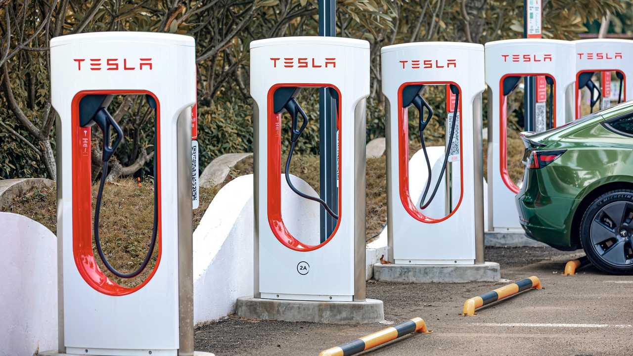 Tesla Supercharger Artık Tüm Elektrikli Otomobillere Hizmet Verecek
