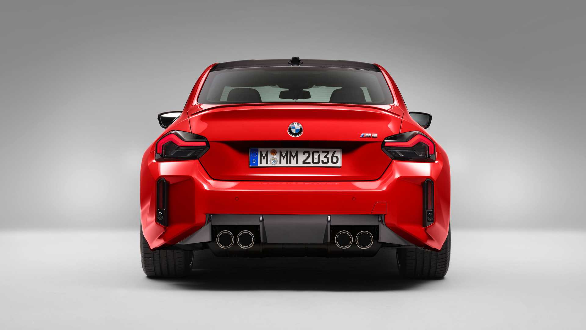 2023 BMW M2 arkadan görünüm