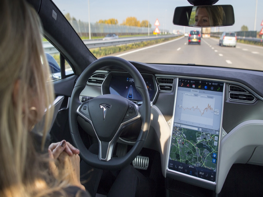 Tesla Tam Otonom Sürüş Sistemi Güncellendi