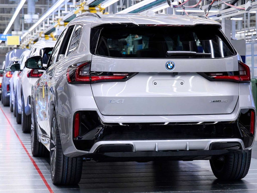 BMW iX1 üretime başladı
