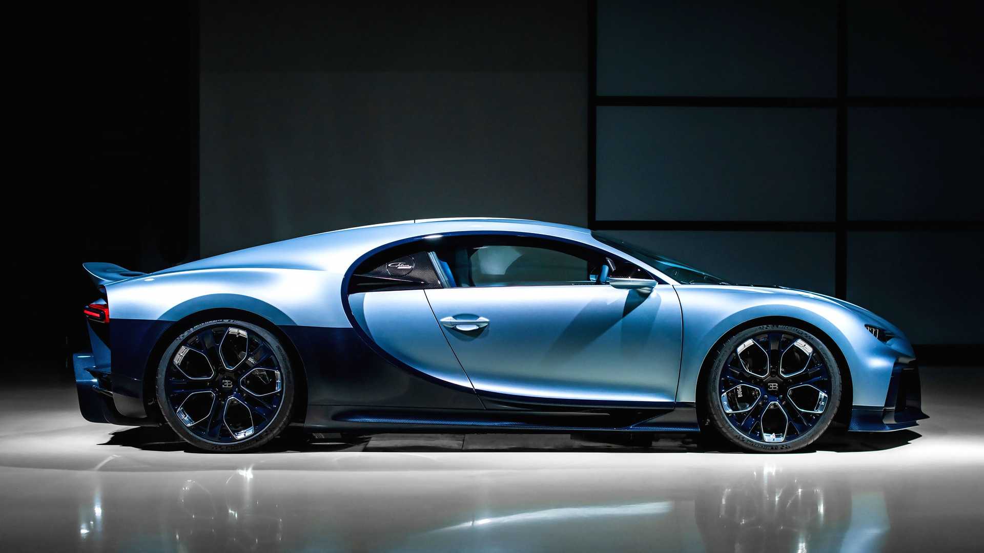 Bugatti Chiron Profilee yandan görünüm