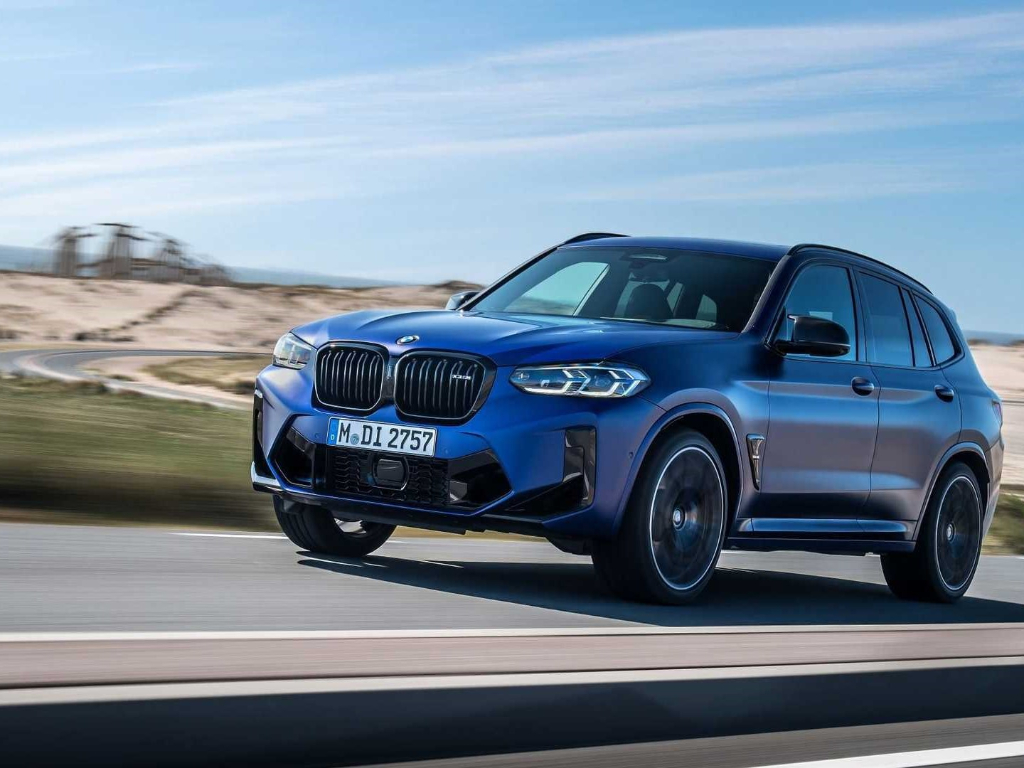 Yeni BMW X3 M mavi renk önden görünüm