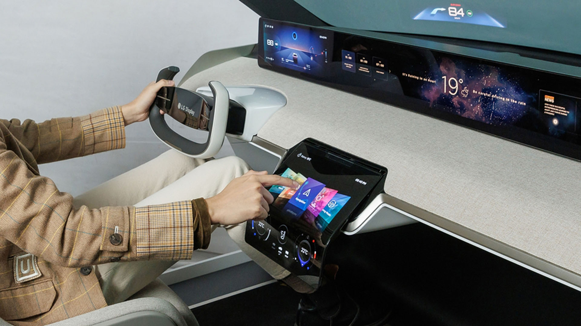 LG Display Otomobilleri Kavisli Ekranlar ile Tanıştıracak