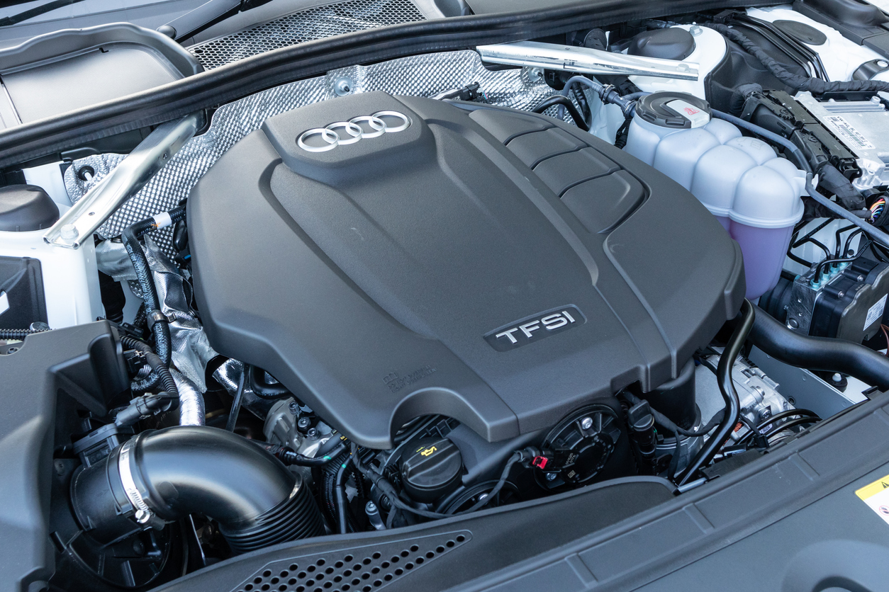 Audi A4 40 TFSI motor görseli